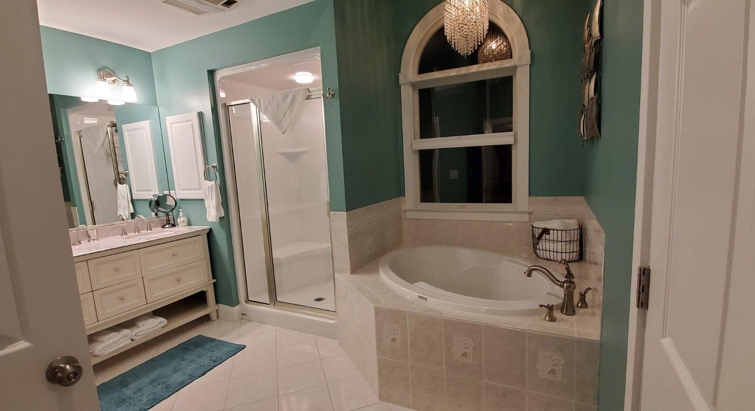 double sink bathroom with white soaking tub