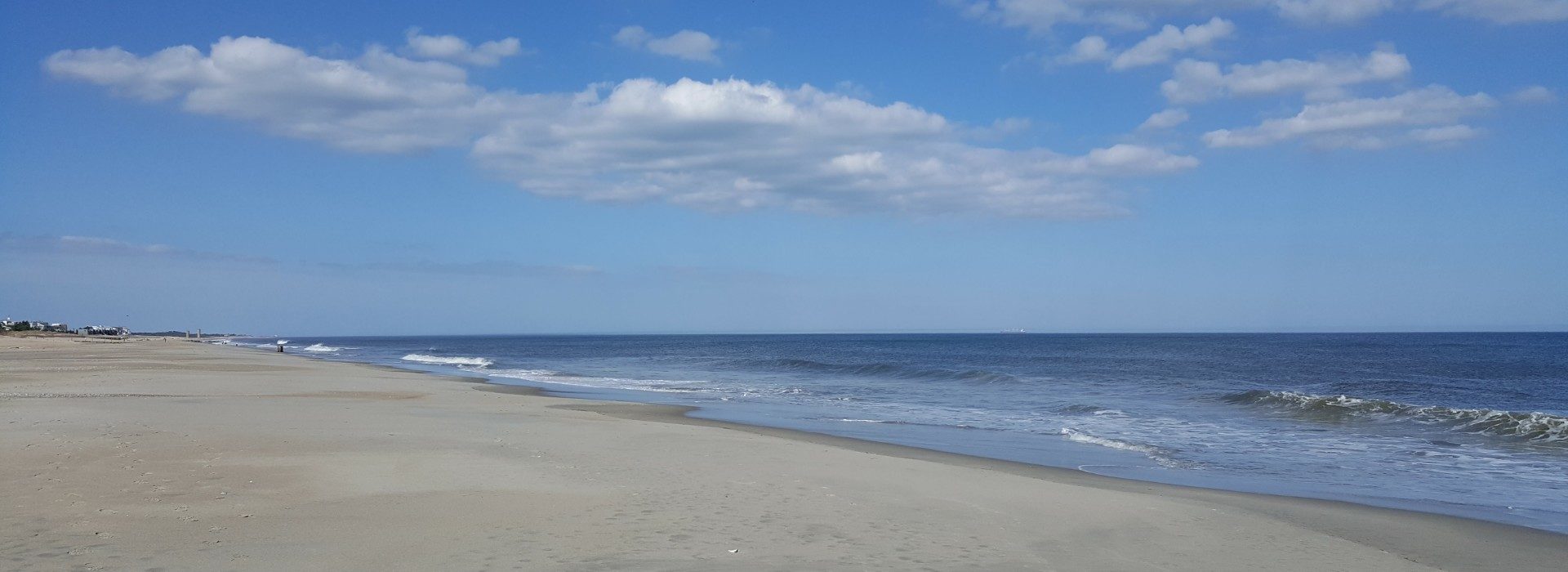 Sandy beach with ocean waves